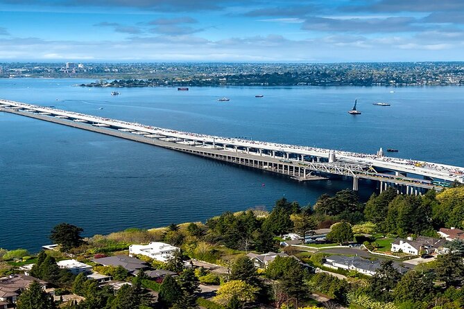 5-hour Seattle and Suburbs Attractions Tour - Alki Beach for Seattle skyline views