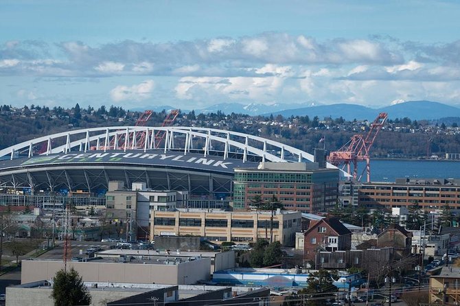 Arrival Private Transfer: Seattle Airport SEA to Seattle in Luxury SUV - The ride from SEA to your Seattle address