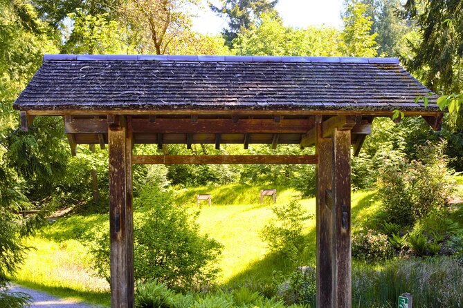Bainbridge Island Discovery and Wine Tour - The guide and the small-group experience