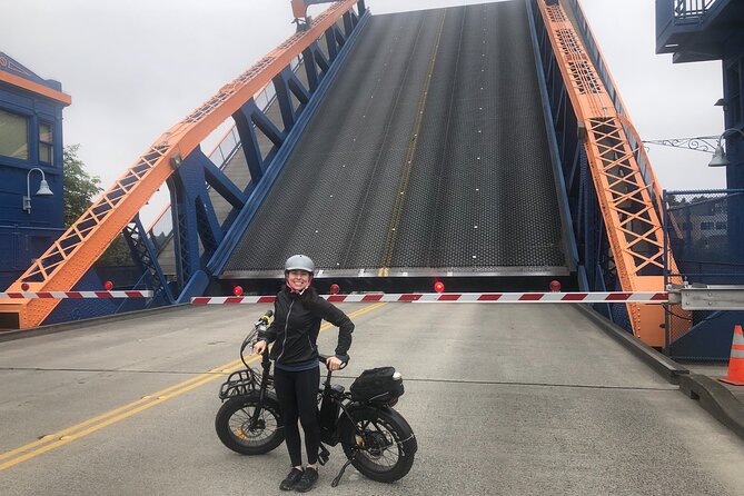 Bike Tour Seattle. 5 star Electric Bike Tour Seattle's waterways - Why this e-bike route shows Seattle so well