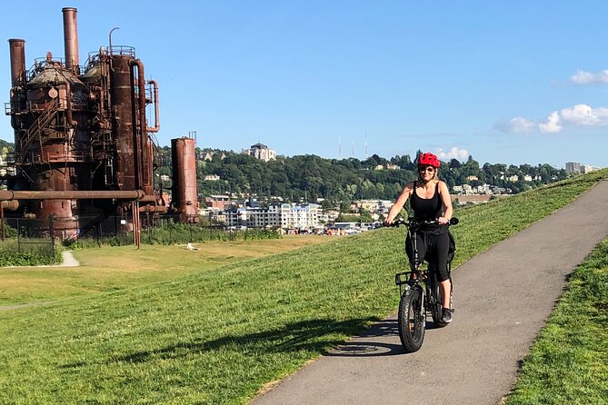 Bike Tour Seattle. 5 star Electric Bike Tour Seattle's waterways - What the bikes and helmets add