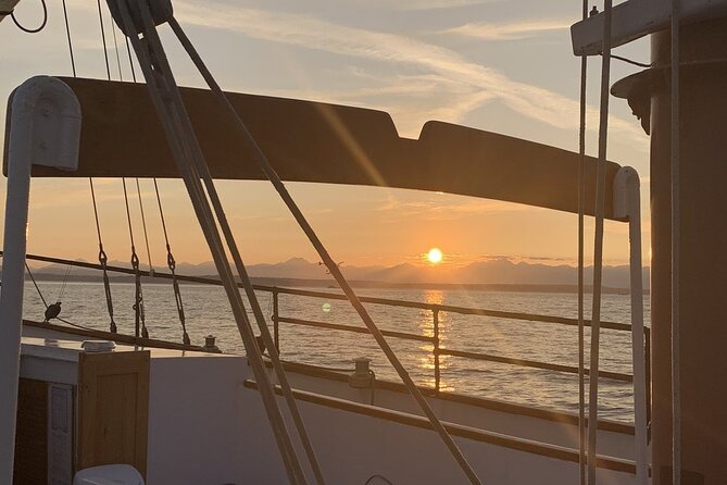 Evening Colors Sunset Sail Tour in Seattle - Mountains, weather, and the odds of a great sunset