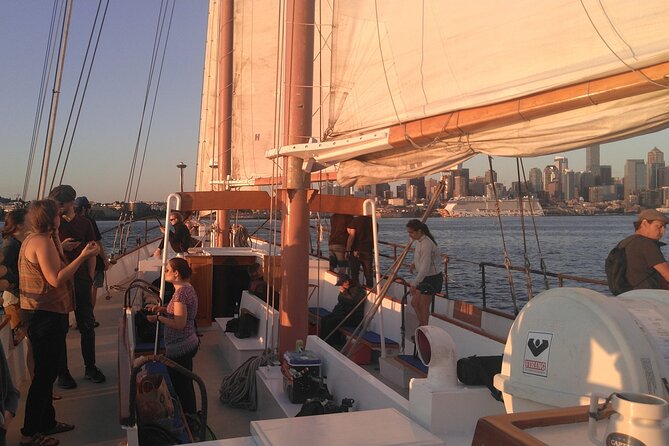 Evening Colors Sunset Sail Tour in Seattle - The crew makes the difference