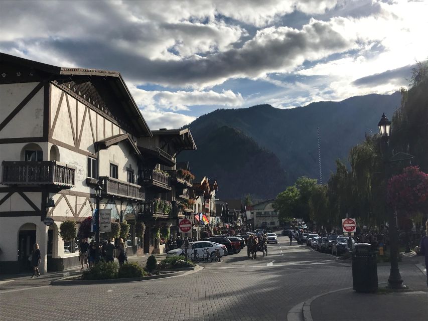From Seattle: Day Trip Through The Cascades to Leavenworth - Coffee, warm drinks, and a gentle mountain walk