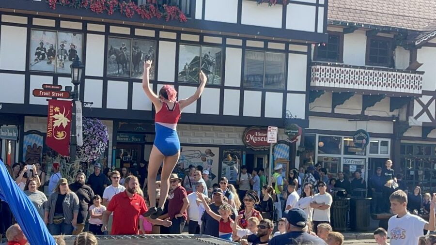 From Seattle/Kirkland/Bellevue: Leavenworth Exclusive Tour - The route makes Leavenworth more than a town visit