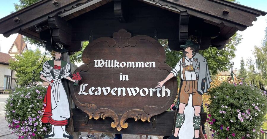 From Seattle/Kirkland/Bellevue: Leavenworth Exclusive Tour - Coffee, Bigfoot, and roadside stops