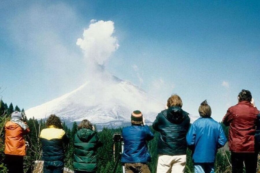From Seattle: Mt Saint Helen Tour - The Seattle pickup and the rhythm of a nine-hour day