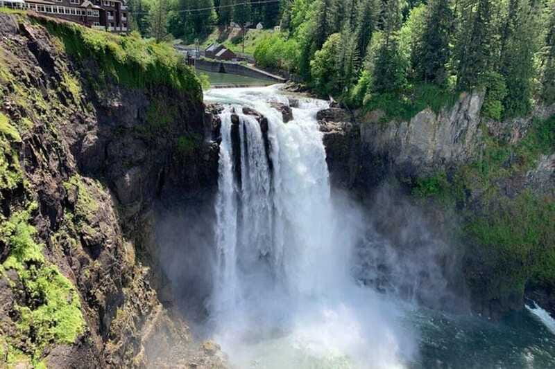 From Seattle: Pacific Northwest Waterfalls & Hiking Tour - Snoqualmie Falls, the big visual payoff