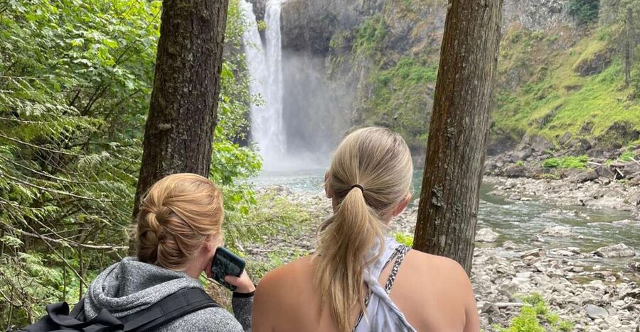 From Seattle: Snoqualmie Falls and Wineries Tour w/ Transfer - What the guides add