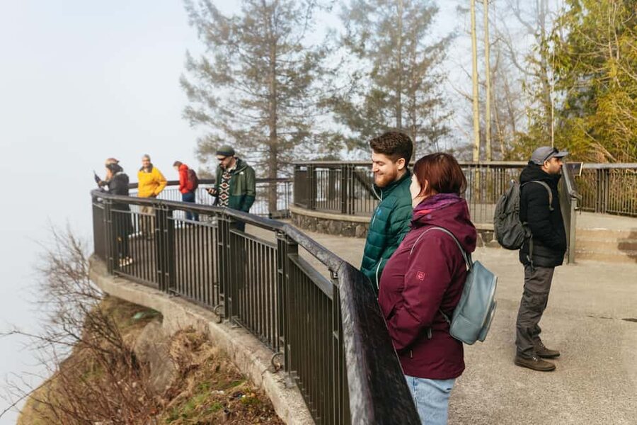 From Seattle: Visit Snoqualmie Falls and Hike to Twin Falls - Snoqualmie Falls: big scenery with little effort