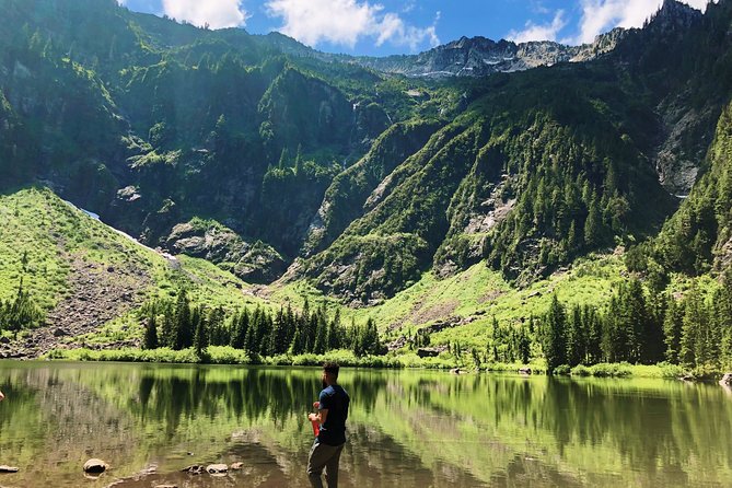 Hike the Gorgeous Trails in Washington - Waterfalls, lakes, and useful extras