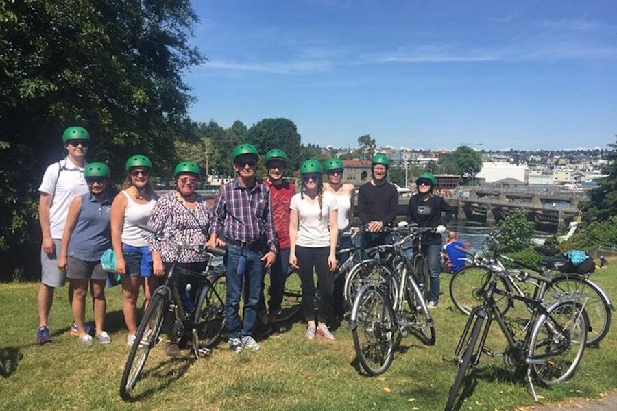 Seattle: 3 Hour Emerald City Standard Bike Tour - Returning to the starting point and Pike Place Market