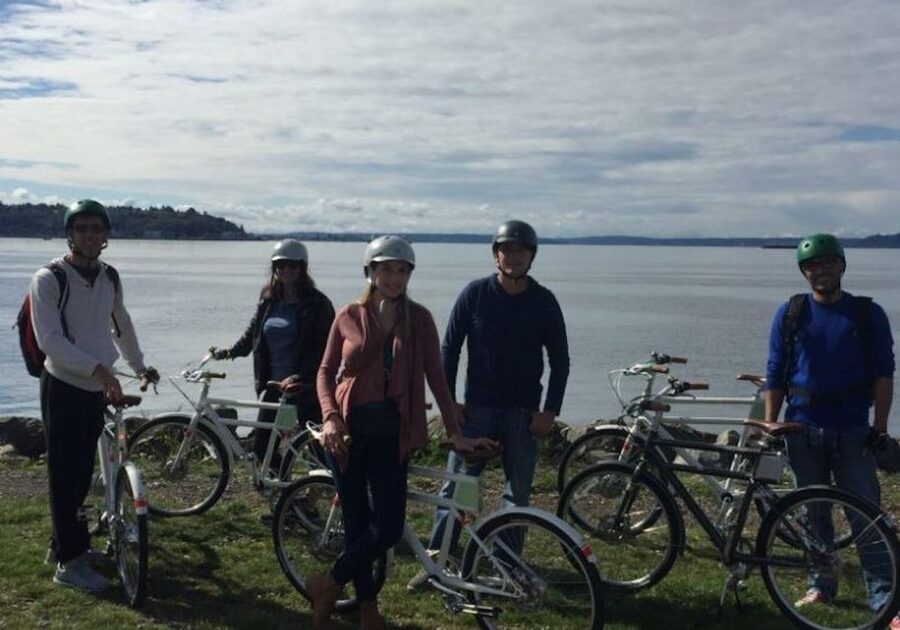 Seattle: 3 Hour Emerald City Standard Bike Tour - Queen Anne and Seattle Center’s famous skyline