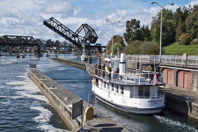 Seattle City and Snoqualmie Falls Half-Day Guided Tour - What the guide adds to the ride