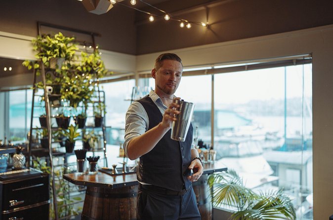 Seattle Hands On Cocktail Class - Creating a personal cocktail with bartender Sonder