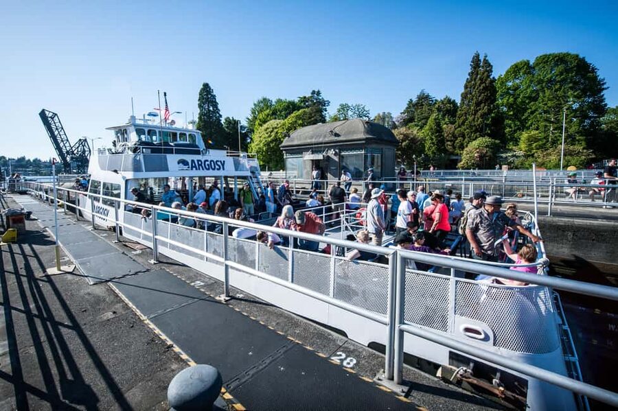 Seattle: Locks Cruise with Local Guide - Floating homes and Seattle’s unusual neighborhoods