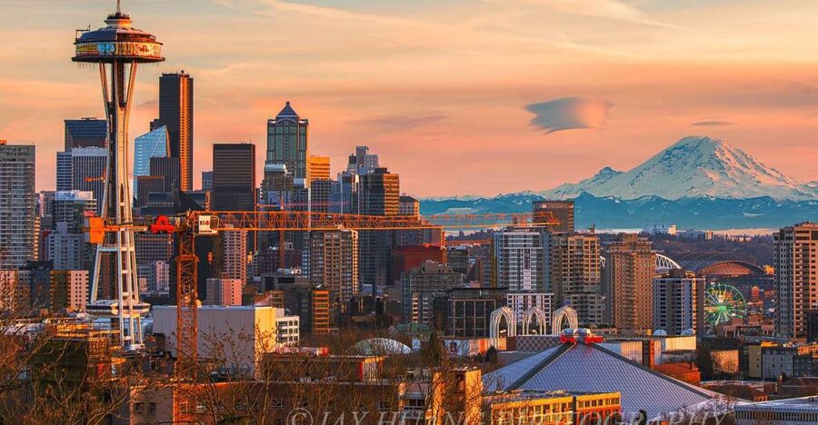 Seattle: Mount Rainier Park All-Inclusive Small Group Tour - Leaving Seattle for a glacier-capped volcano