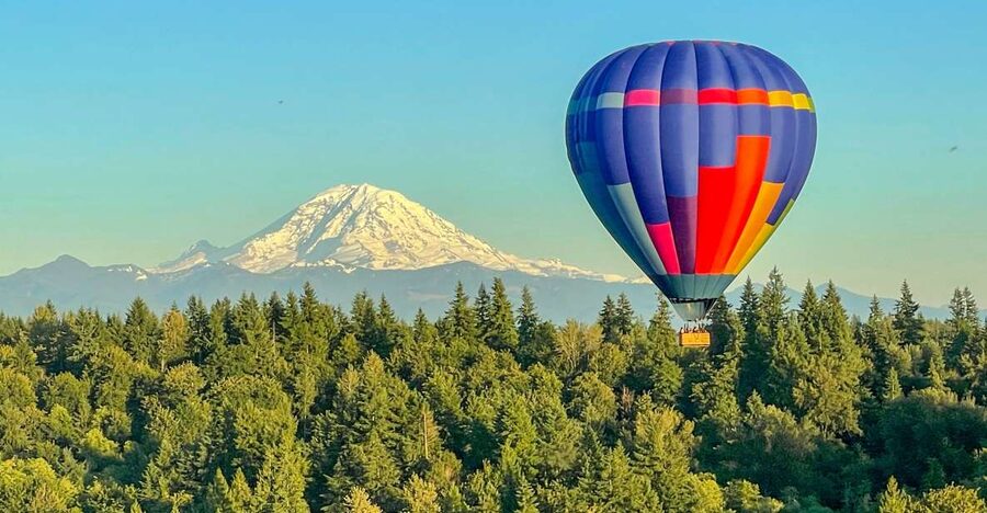 Seattle: Mt. Rainier Sunset Balloon Ride with Champagne - Why this sunset flight is different from a standard Seattle tour