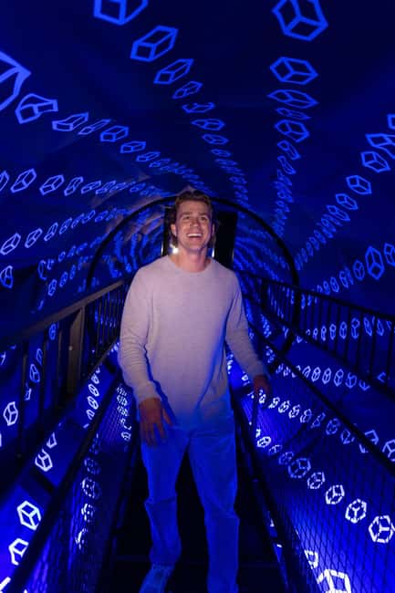 Seattle: Museum of Illusions Entry Ticket - Gravity rooms, shrinking bodies, and visual tricks