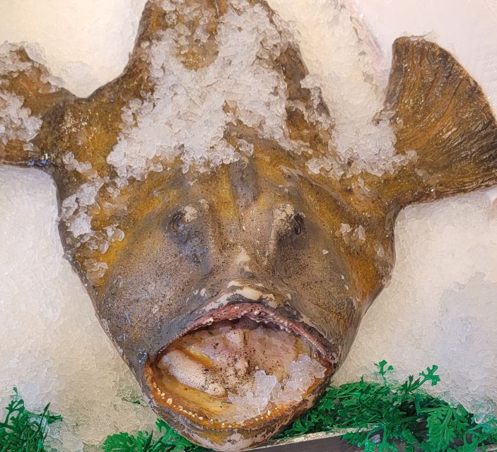 Seattle: Pike Place Market Seafood Tasting Tour - Salmon in four different forms