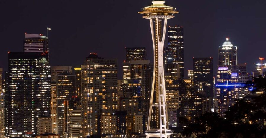 Seattle: Scenic Night Tour with Space Needle & Skywheel - The city drive between the viewpoints