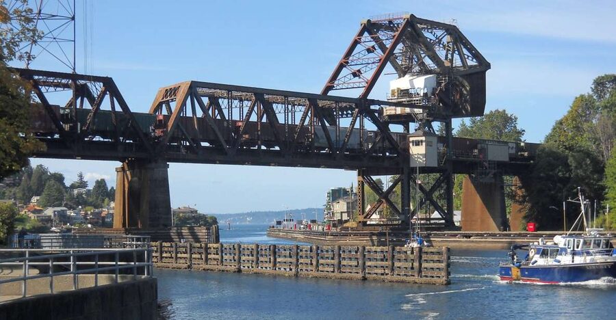 Seattle: Sightseeing Bus Tour with the Ballard Locks - Kerry Park and the classic Seattle view