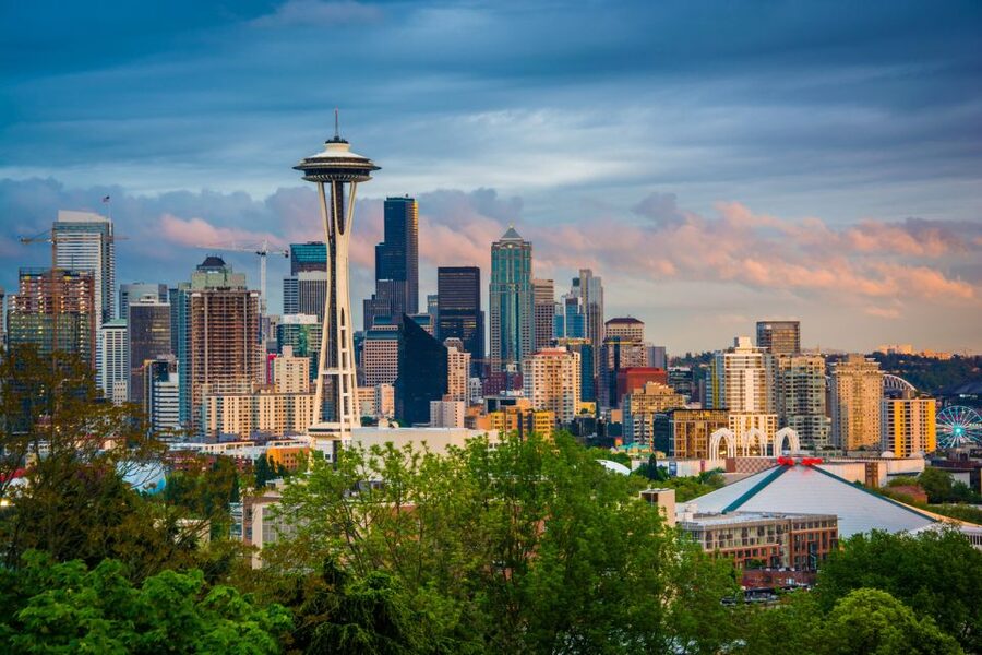 Seattle: Small Group Tour W/Space Needle, Boat & Underground - Seattle Landmarks Seen Between Stops