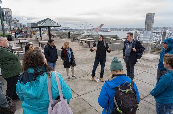 Seattle Waterfront History Walking Tour - Old photographs and stories along the route