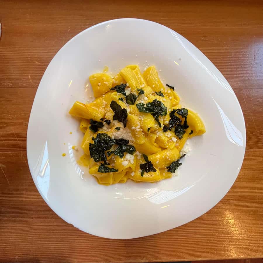 Seattle: Wine, Cheese and Chocolate Pairing Tour - The final food stops and return to chocolate
