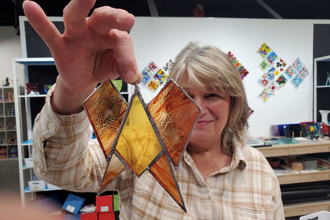 Stained Glass Magic Class in Everett - Choosing a design from the available templates